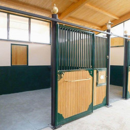 découvrez nos box chevaux intérieurs adaptés, offrant confort et sécurité optimaux pour vos chevaux. solutions pratiques et durables pour un hébergement de qualité.