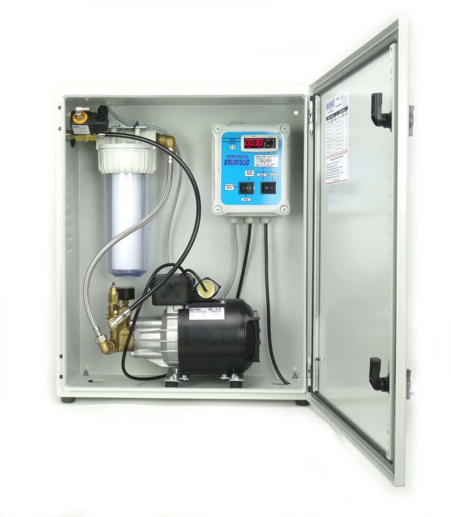 découvrez notre brumisateur pour chevaux conçu pour offrir un confort optimal en les rafraîchissant efficacement lors des journées chaudes.