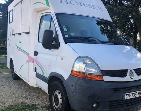 découvrez comment choisir un camion chevaux 2 places d'occasion adapté à vos besoins. conseils pratiques et critères essentiels pour un achat réussi.