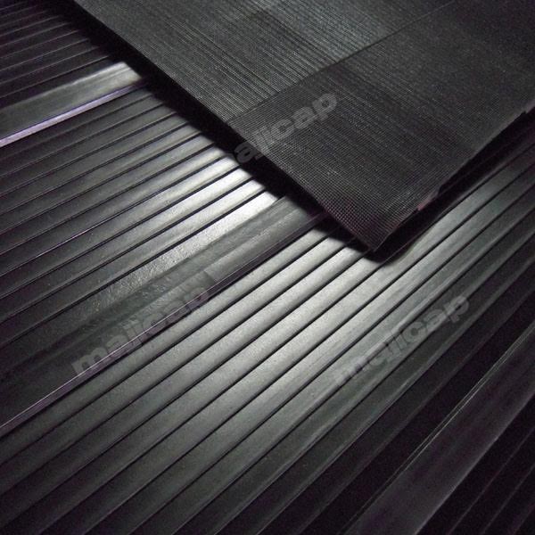 découvrez notre tapis en caoutchouc vans spécialement conçu pour protéger vos chevaux, offrant confort et durabilité optimale dans leurs espaces de vie.