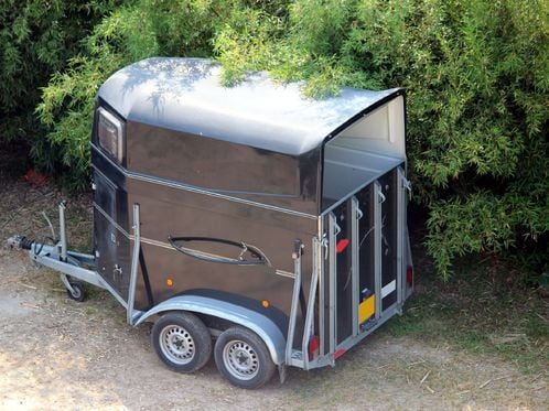 découvrez nos tarifs compétitifs pour le transport sécurisé de vos chevaux, adaptés à vos besoins et à toutes les distances.