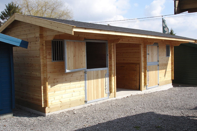 découvrez les avantages des boxes en bois pour chevaux et nos conseils pratiques pour leur installation afin d'assurer confort et sécurité à votre animal.