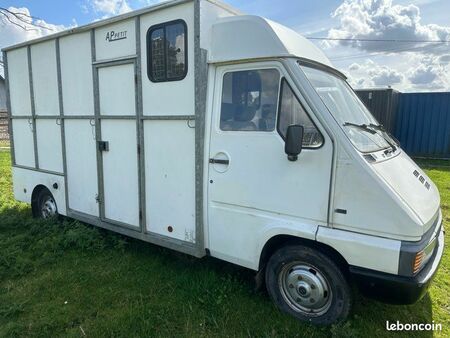 découvrez comment choisir un camion vl chevaux d'occasion adapté à vos besoins pour transporter vos animaux en toute sécurité et confort.